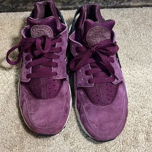 Plum suede huarache 7.5